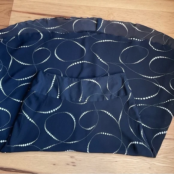 Easy 5th Asymmetrical Skirt - Picture 3 of 4